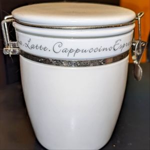 Coffee lovers lot - machine/storage/mugs